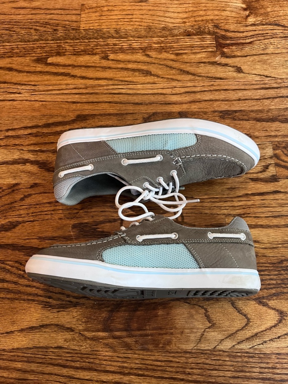 Women’s Xtratuf Light Gray and Blue Boat Shoes with White Laces Size 10 - Picture 4 of 8